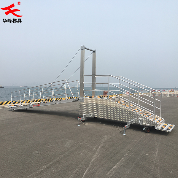 大连客运码头登船梯订购