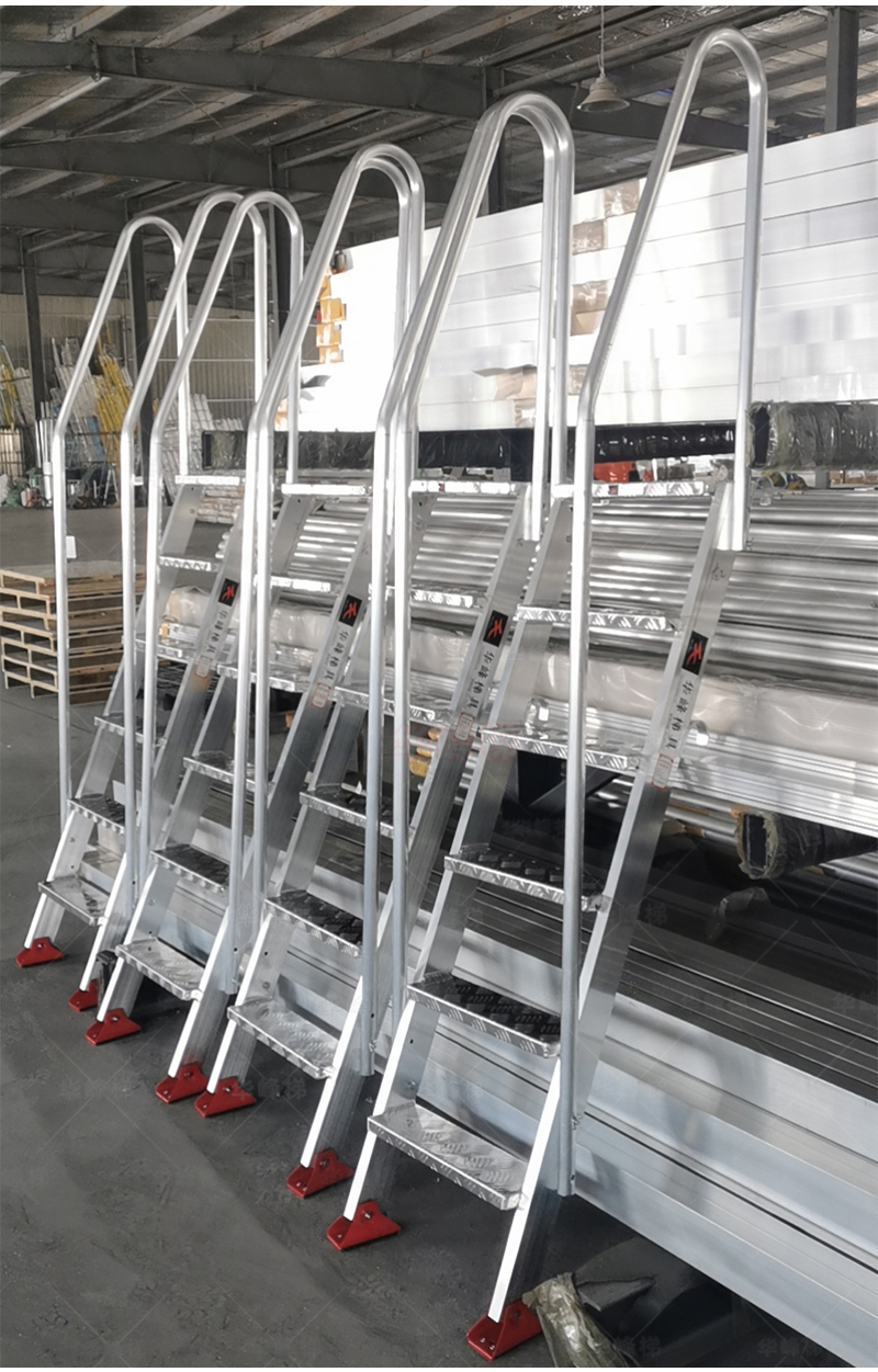 客户定制铝合金单柱阁楼梯4台已完工
